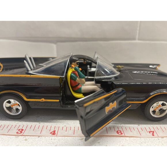 Batman Batmobile 1:24 w/Robin 9 Inches Jada Toys 2 Items - Picture 8 of 9